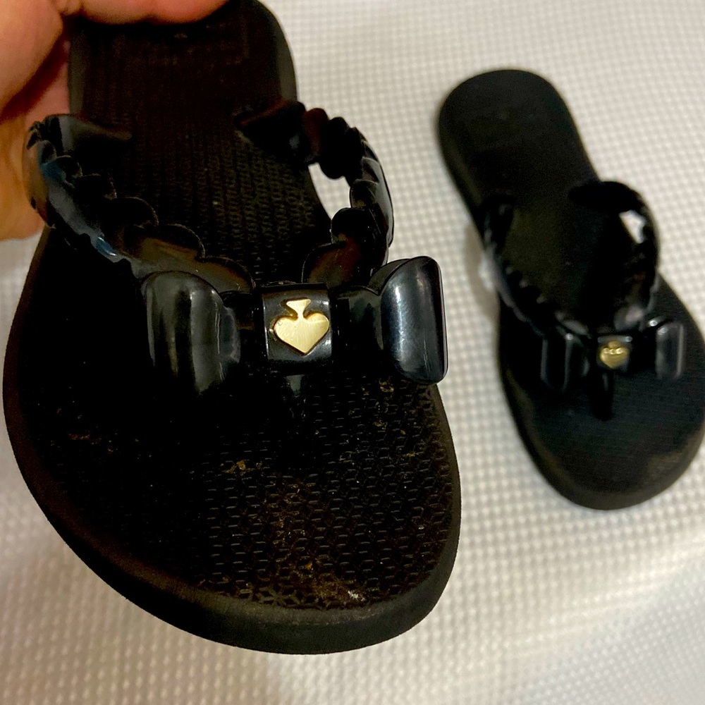 KATE SPADE BOW FLIP FLOPS slip in thong slide black gold logo bow sandals